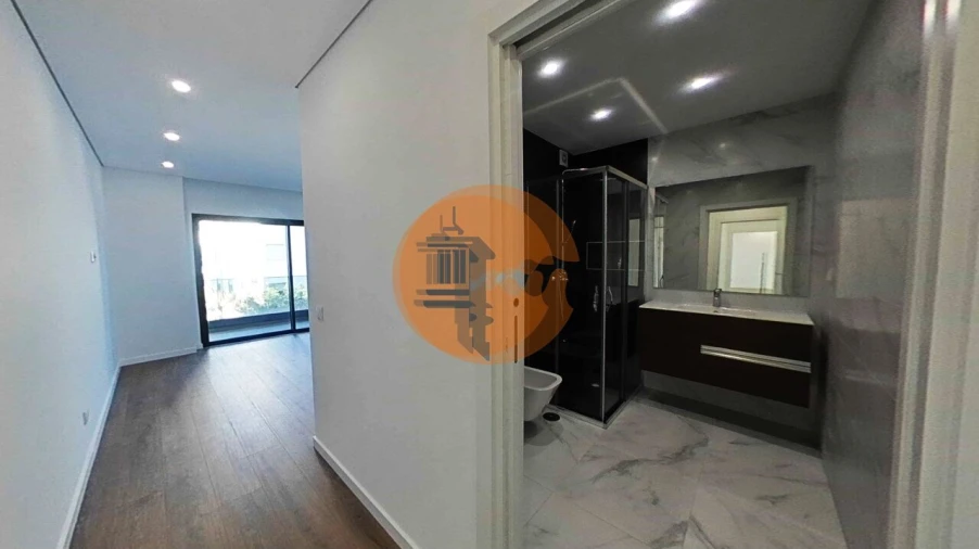Apartamento T1 para Venda em Quelfes Foto 11