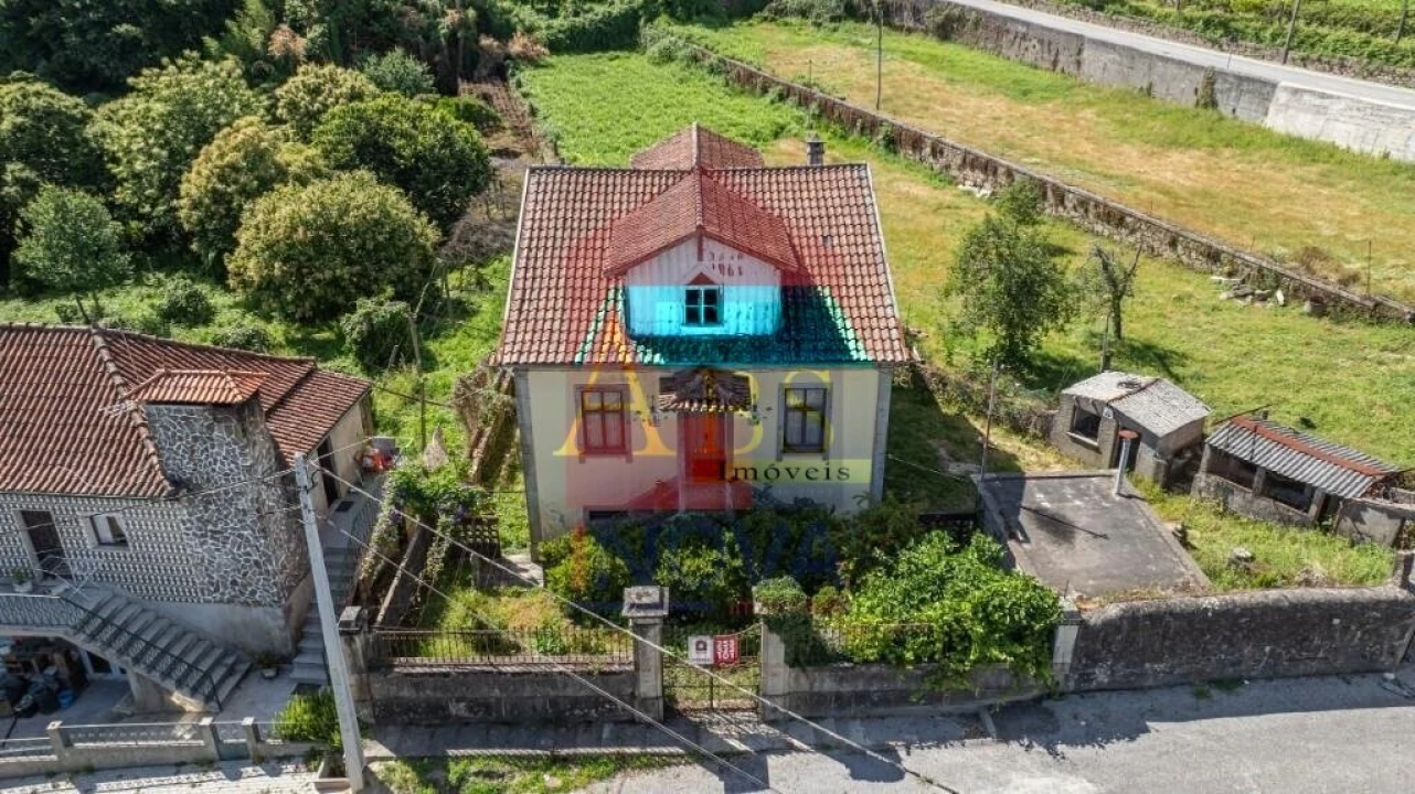 Moradia T7 para Venda em Pico de Regalados, Gondiães e Mós Foto 1