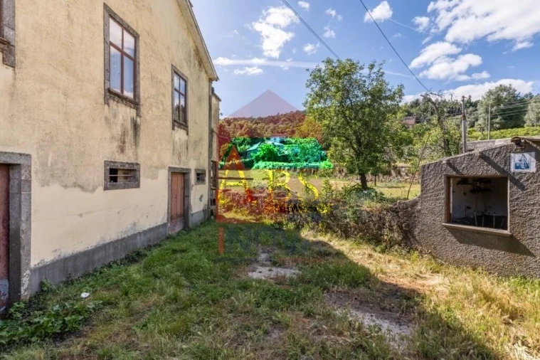Moradia T7 para Venda em Pico de Regalados, Gondiães e Mós Foto 15