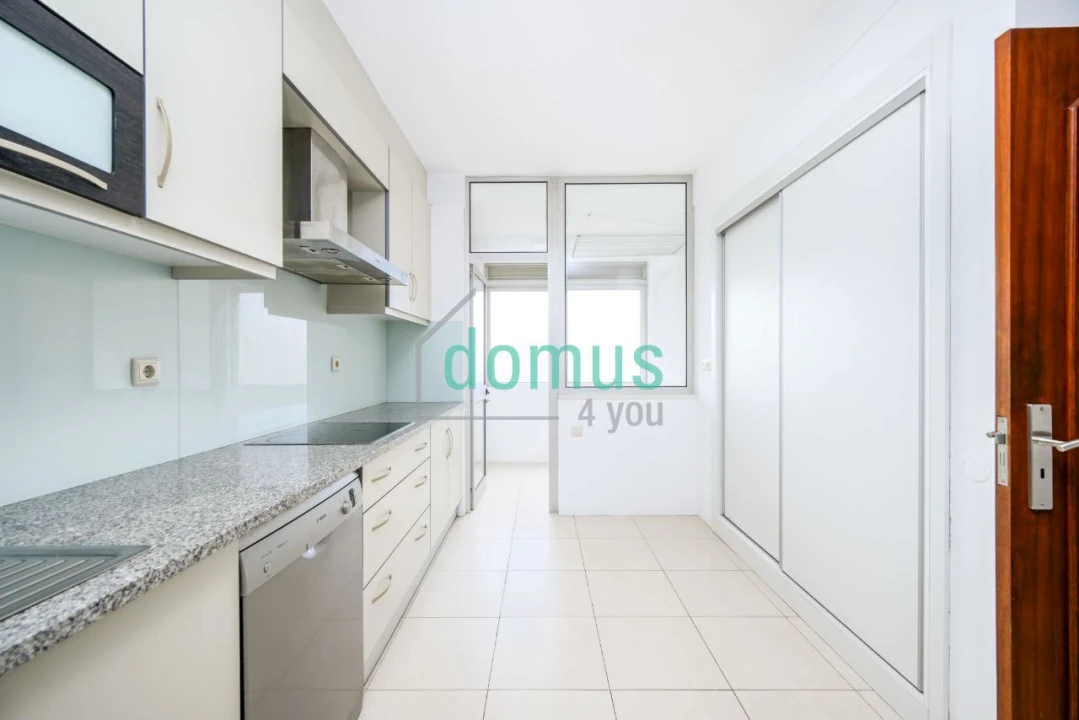 Apartamento T5 para Venda em Paranhos Foto 4