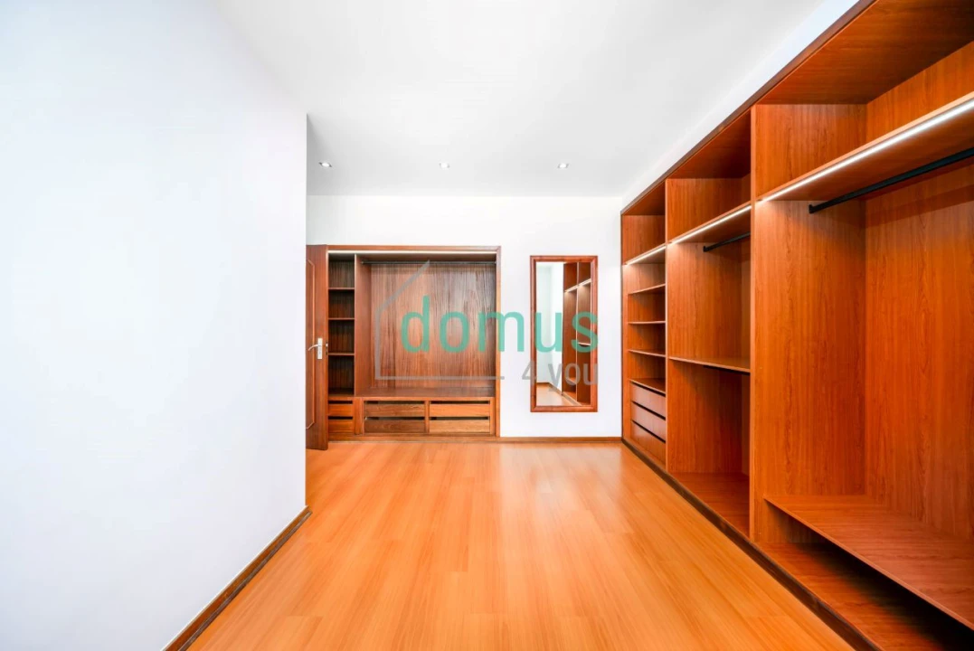 Apartamento T5 para Venda em Paranhos Foto 11