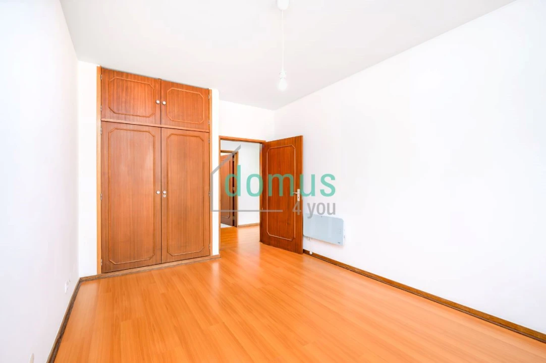 Apartamento T5 para Venda em Paranhos Foto 13