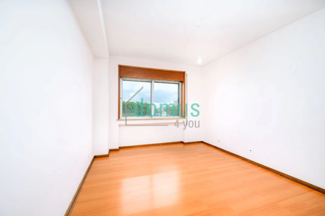 Apartamento T5 para Venda em Paranhos Foto 18