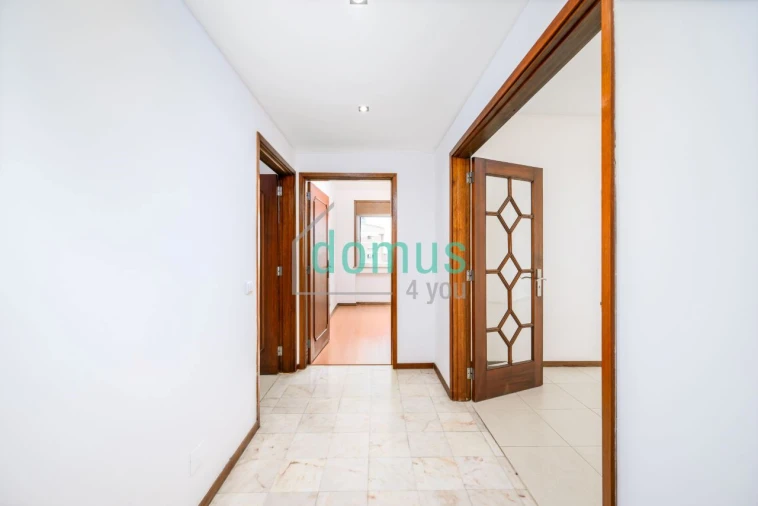 Apartamento T5 para Venda em Paranhos Foto 3