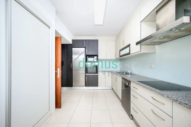 Apartamento T5 para Venda em Paranhos Foto 5