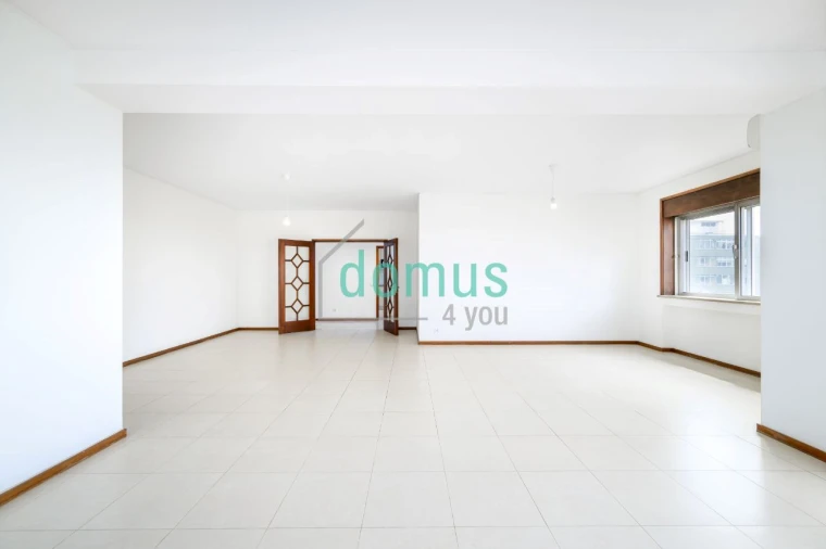 Apartamento T5 para Venda em Paranhos Foto 6