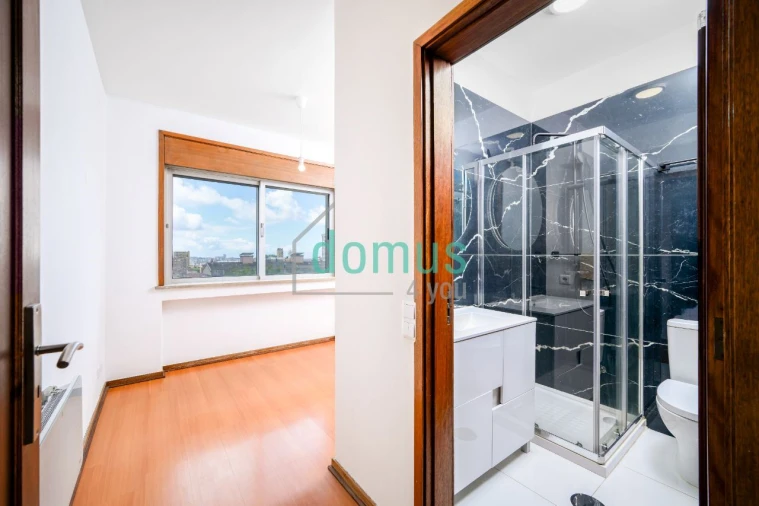 Apartamento T5 para Venda em Paranhos Foto 8