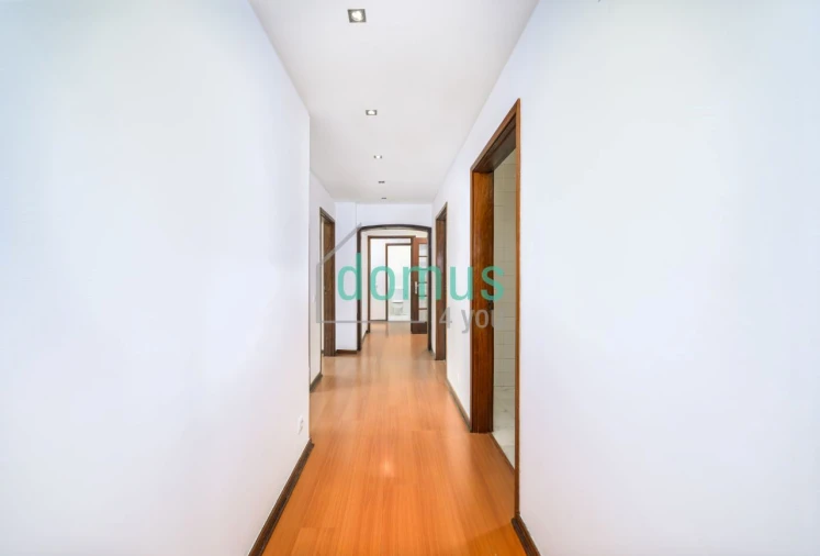 Apartamento T5 para Venda em Paranhos Foto 9