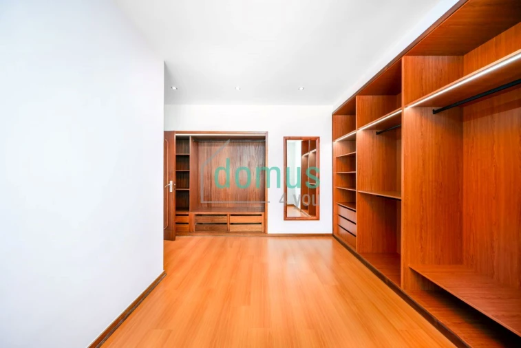 Apartamento T5 para Venda em Paranhos Foto 11