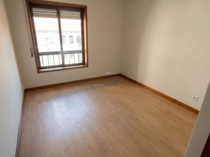 Apartamento T2 para Arrendamento em Paranhos Foto 9