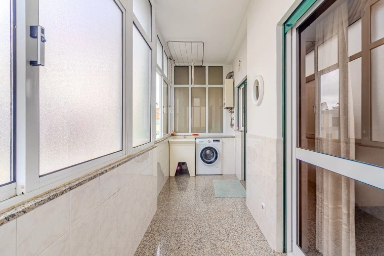 Apartamento T3 para Venda em Bonfim Foto 11