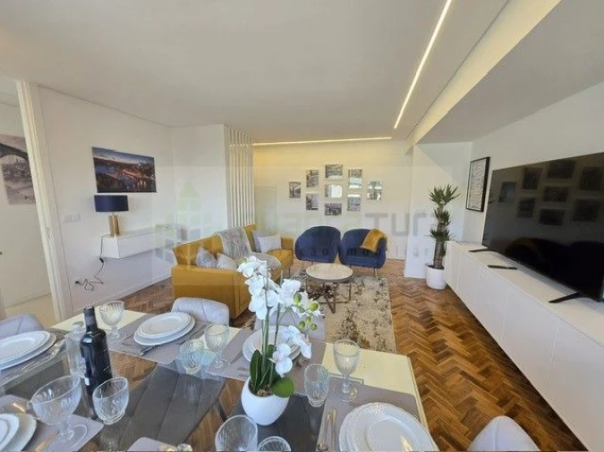 Apartamento T4 para Venda em Cedofeita, Santo Ildefonso, Sé, Miragaia, São Nicolau e Vitória Foto 3