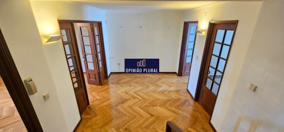 Moradia T5 para Venda em Campanhã