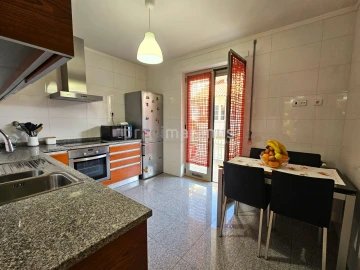 Apartamento T3 para Venda em Amarante (São Gonçalo), Madalena, Cepelos e Gatão