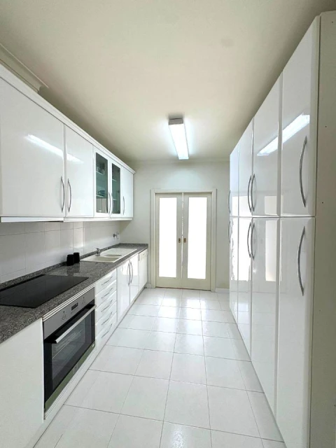 Apartamento T2 para Arrendamento em Oeiras e São Julião da Barra, Paço de Arcos e Caxias
