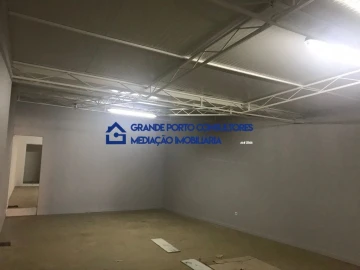 Armazém para Arrendamento em Pedrouços