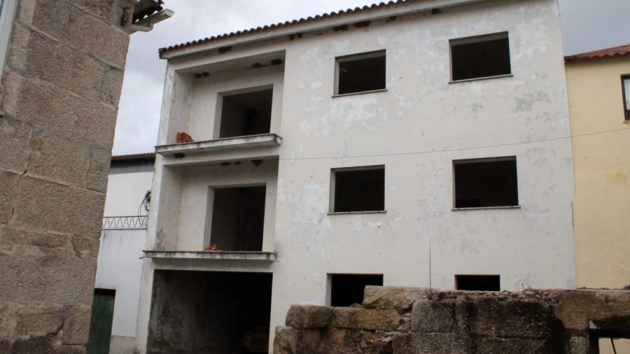 Prédio para Venda em Tourais e Lajes