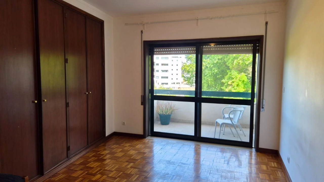 Apartamento T1 para Arrendamento em Paranhos Foto 6