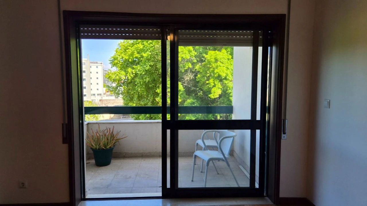 Apartamento T1 para Arrendamento em Paranhos Foto 7