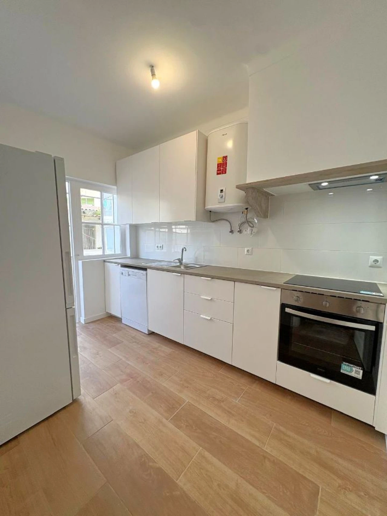 Apartamento T2 para Arrendamento em Seixal, Arrentela e Aldeia de Paio Pires Foto 1