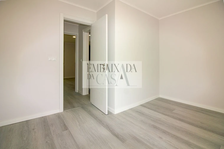 Apartamento T3 para Venda em Laranjeiro e Feijó Foto 8