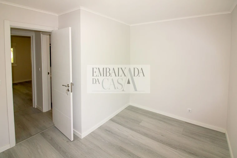 Apartamento T3 para Venda em Laranjeiro e Feijó Foto 9