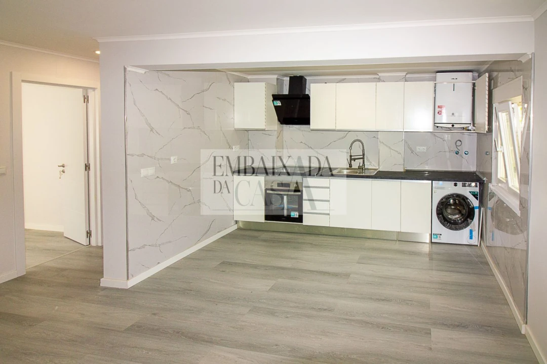 Apartamento T3 para Venda em Laranjeiro e Feijó Foto 1