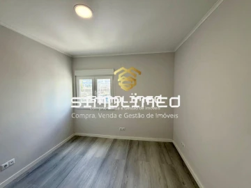 Apartamento T3 para Venda em Laranjeiro e Feijó