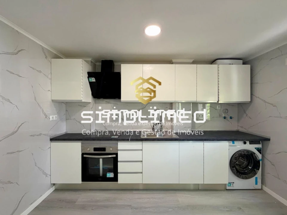 Apartamento T3 para Venda em Laranjeiro e Feijó Foto 1