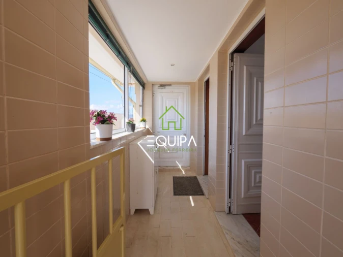 Apartamento T2 para Venda em Moreira de Conegos Foto 2