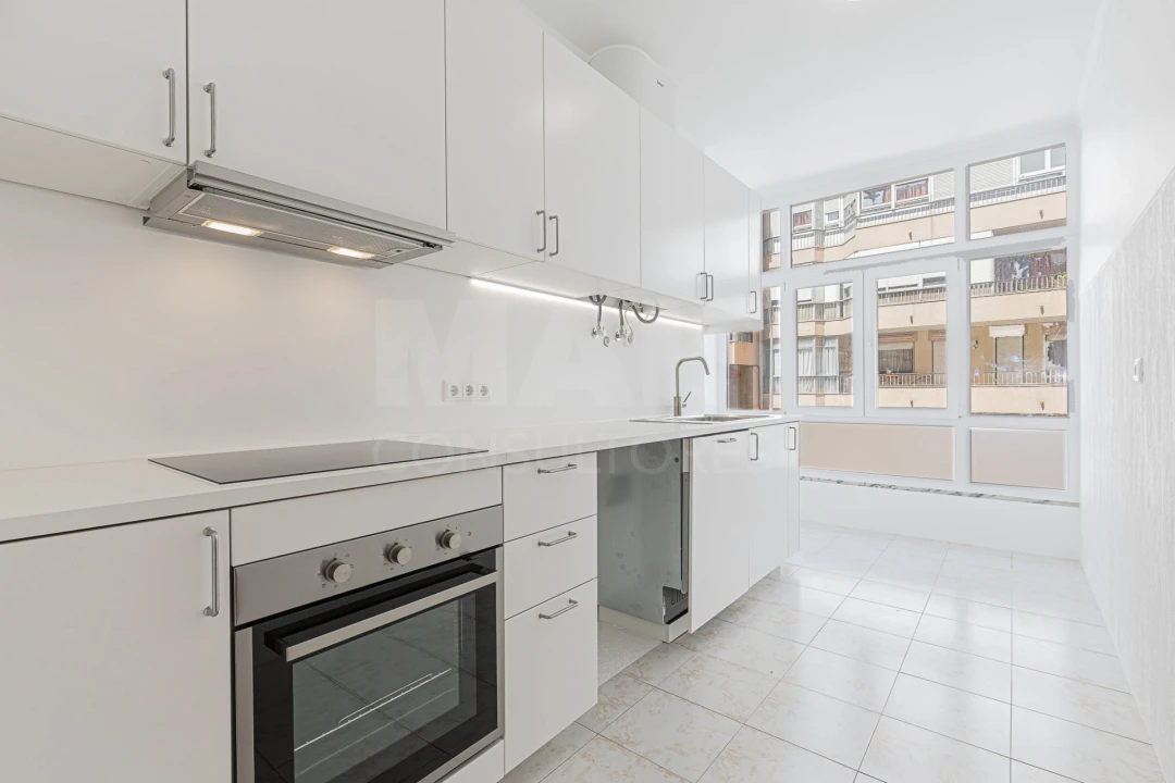 Apartamento T3 para Venda em Algés, Linda-A-Velha e Cruz Quebrada-Dafundo Foto 2