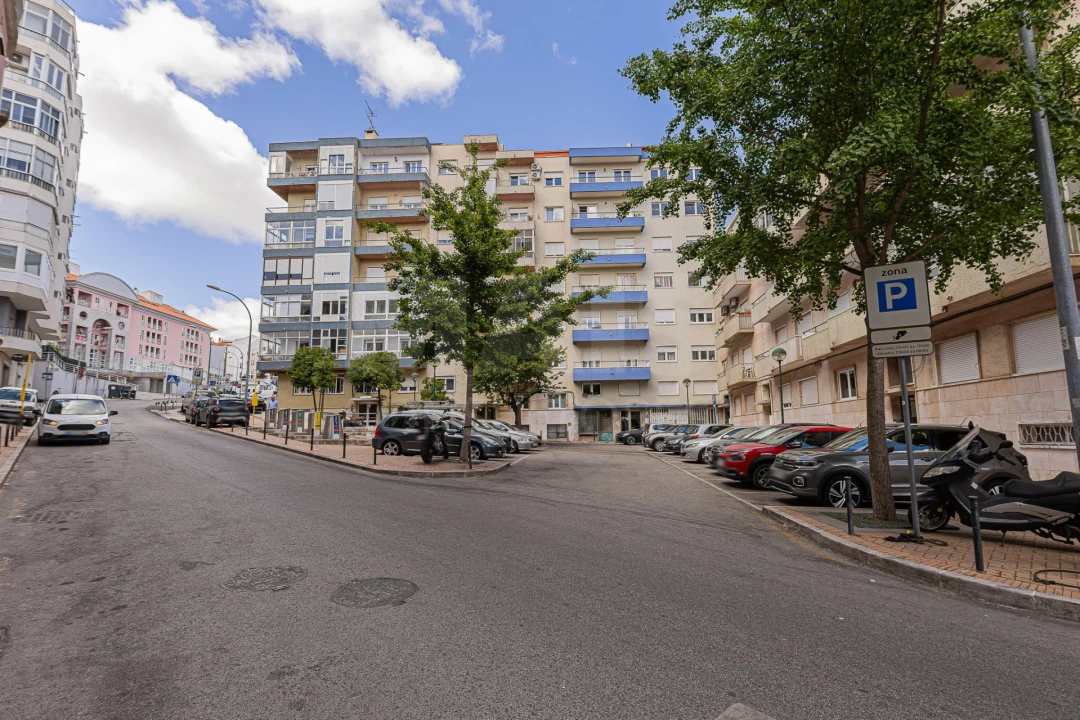 Apartamento T3 para Venda em Algés, Linda-A-Velha e Cruz Quebrada-Dafundo Foto 1