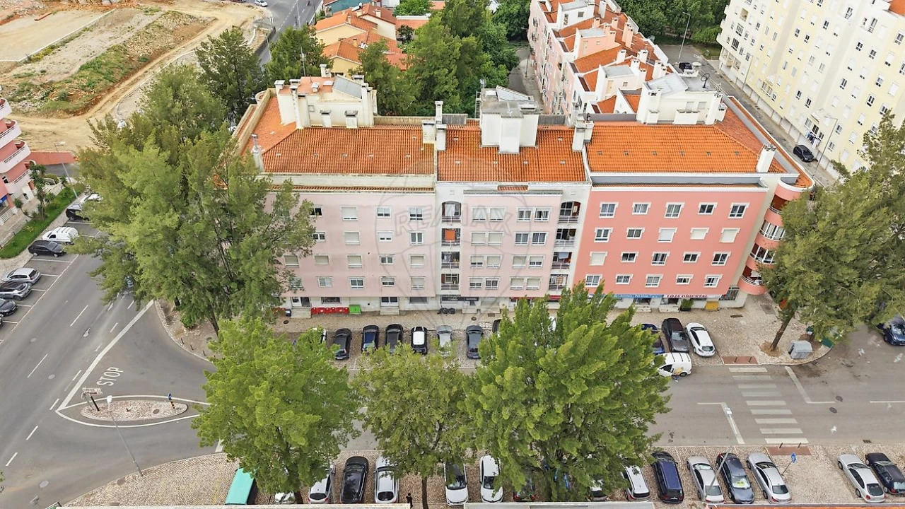 Loja para Arrendamento em Agualva e Mira-Sintra Foto 7