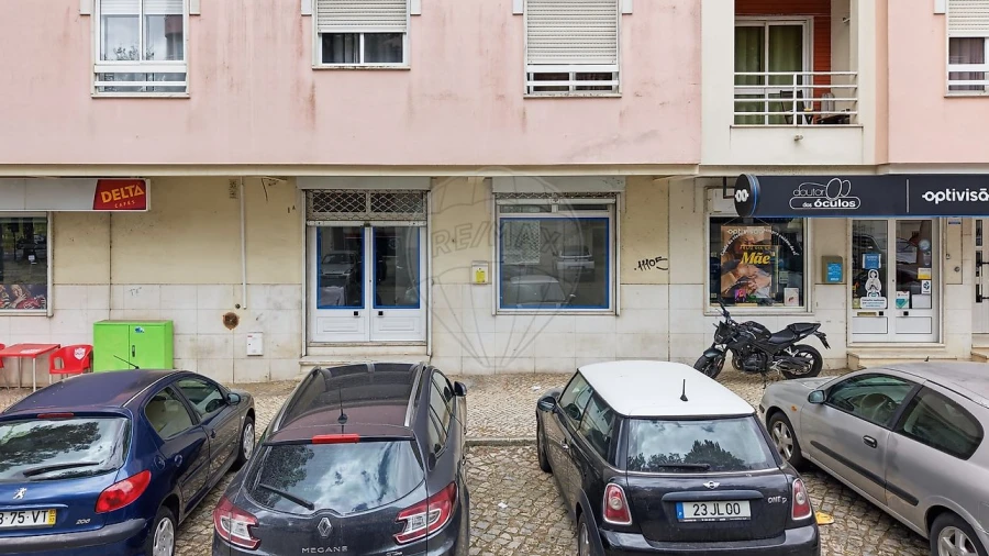 Loja para Arrendamento em Agualva e Mira-Sintra