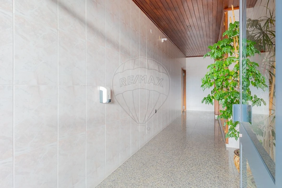 Apartamento T3 para Venda em Mafamude e Vilar do Paraíso Foto 8