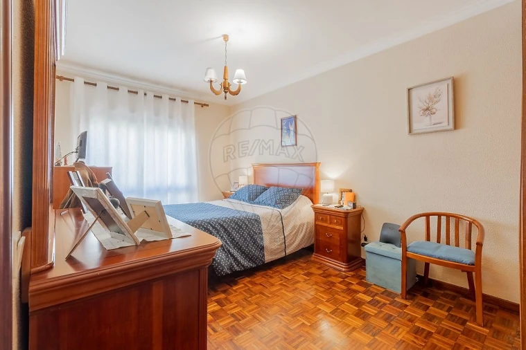 Apartamento T3 para Venda em Mafamude e Vilar do Paraíso Foto 22