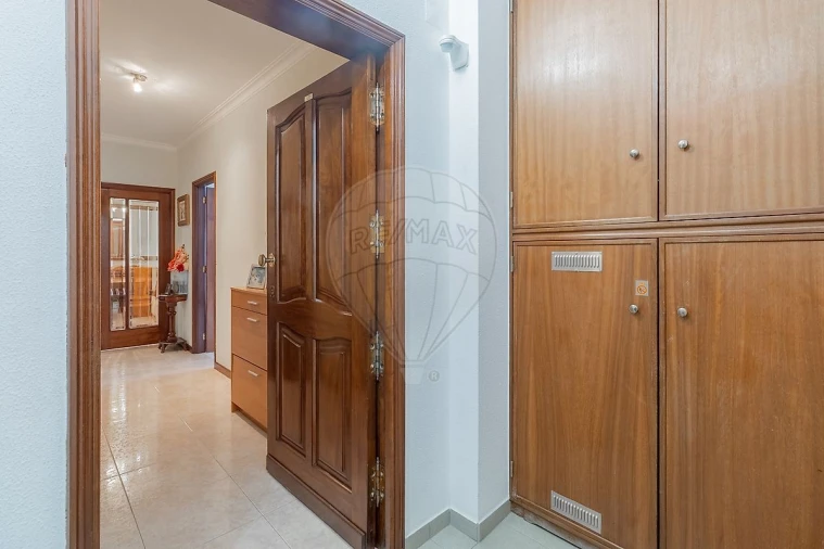 Apartamento T3 para Venda em Mafamude e Vilar do Paraíso Foto 13