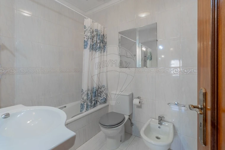 Apartamento T3 para Venda em Mafamude e Vilar do Paraíso Foto 23