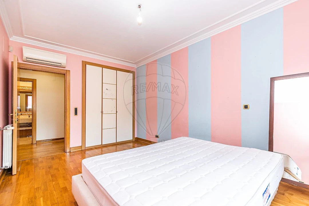 Apartamento T5 para Arrendamento em Sacavém e Prior Velho Foto 12