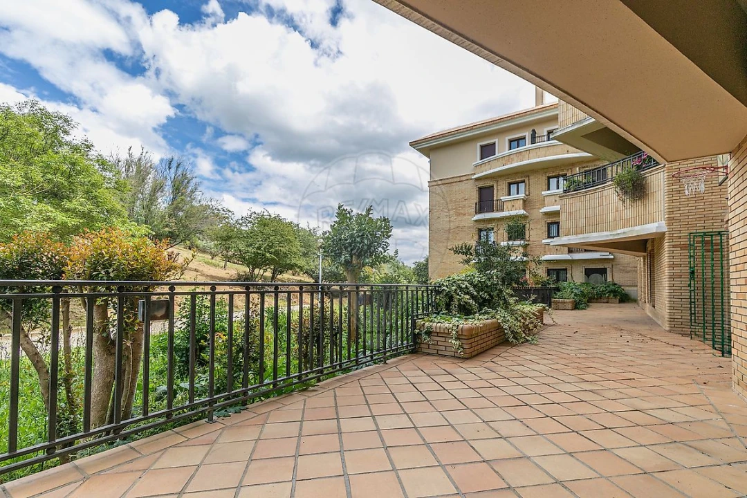 Apartamento T5 para Arrendamento em Sacavém e Prior Velho Foto 24