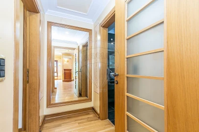 Apartamento T5 para Arrendamento em Sacavém e Prior Velho