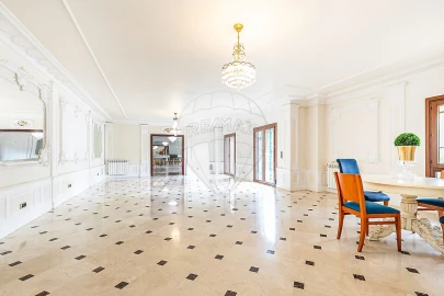 Apartamento T5 para Arrendamento em Sacavém e Prior Velho