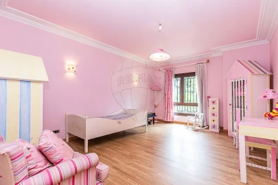 Apartamento T5 para Arrendamento em Sacavém e Prior Velho