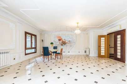 Apartamento T5 para Arrendamento em Sacavém e Prior Velho