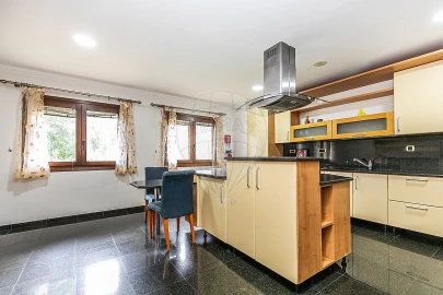 Apartamento T5 para Arrendamento em Sacavém e Prior Velho