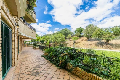 Apartamento T5 para Arrendamento em Sacavém e Prior Velho