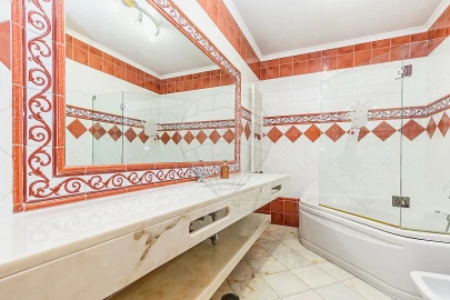 Apartamento T5 para Arrendamento em Sacavém e Prior Velho