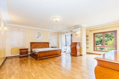 Apartamento T5 para Arrendamento em Sacavém e Prior Velho