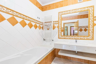 Apartamento T5 para Arrendamento em Sacavém e Prior Velho