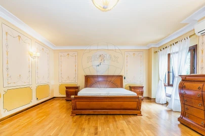 Apartamento T5 para Arrendamento em Sacavém e Prior Velho